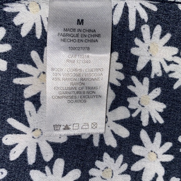 Tie-Front Black Floral Flowy Tank | Garage | M - Picture 3 of 3